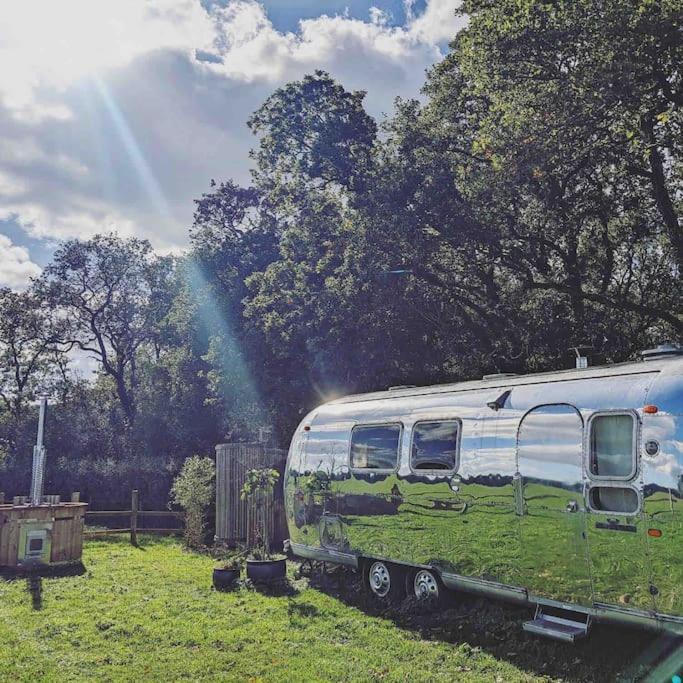 Airstream, Vintage American Caravan & Hottub Ashburton Eksteriør bilde