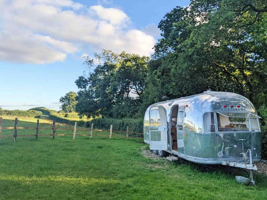 Airstream, Vintage American Caravan & Hottub Ashburton Eksteriør bilde
