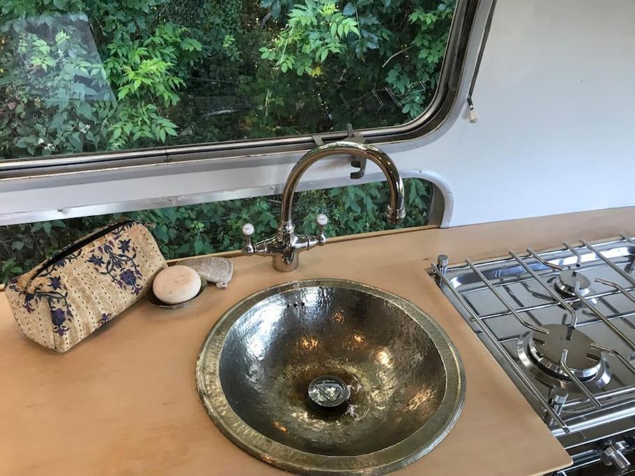 Airstream, Vintage American Caravan & Hottub Ashburton Eksteriør bilde