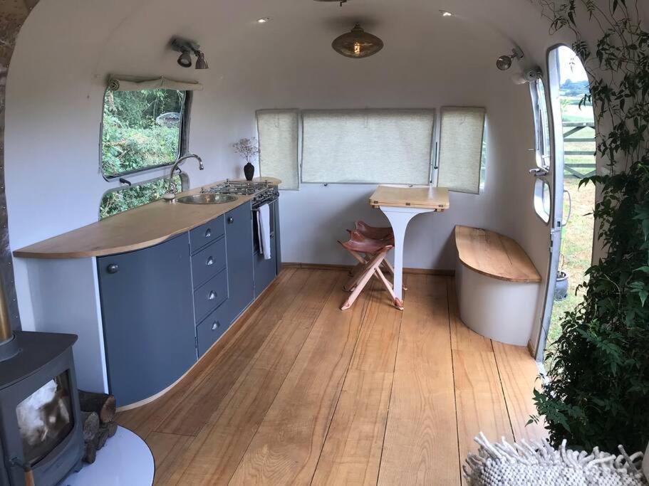 Airstream, Vintage American Caravan & Hottub Ashburton Eksteriør bilde